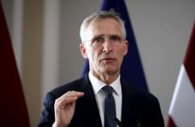J. Stoltenbergas ragina neabejoti NATO pasirengimu ginti visus sąjungininkus