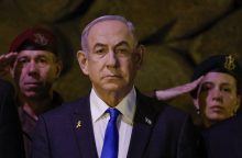 B. Netanyahu po JAV įspėjimų dėl ginklų: Izraelis pasirengęs „stovėti vienas“