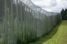 Pasienyje su Baltarusija pareigūnai apgręžė penkiolika neteisėtų migrantų
