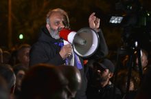 Armėnijoje per protestą prieš vyriausybę sužeista dešimtys žmonių