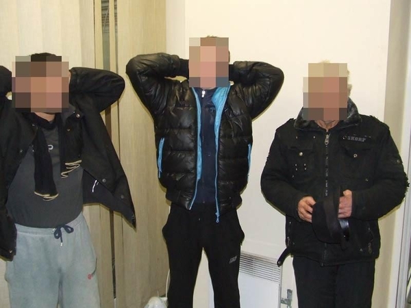 Rusui nepavyko nuo tilto numesti cigarečių dviem jų laukusiems lietuviams