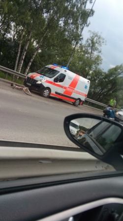 Avarija netoli Ramučių: dviratininkui prireikė medikų