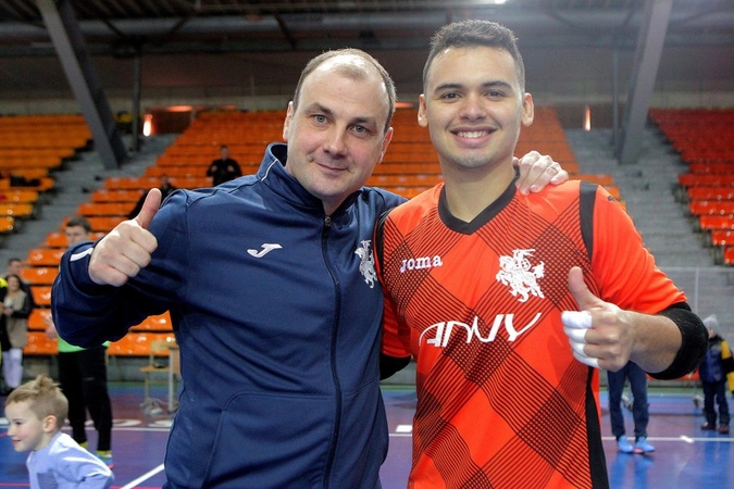Šalies salės futbolo lyderiai atsisveikino su vartininku iš Brazilijos