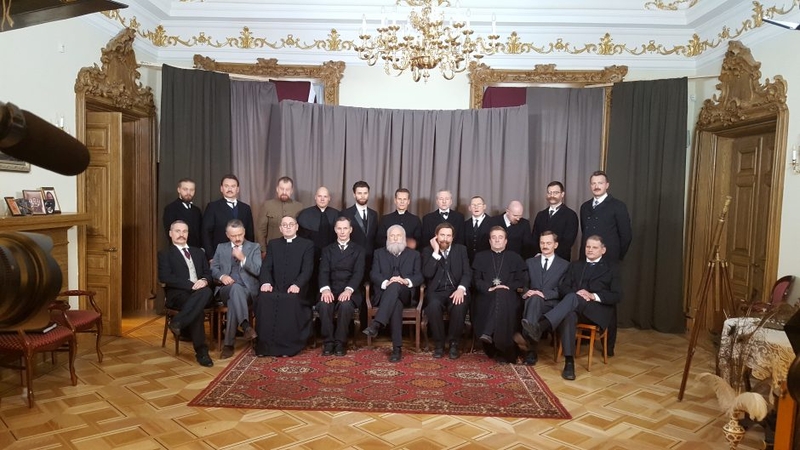 Žymūs aktoriai atkūrė garsiąją Nepriklausomybės akto signatarų nuotrauką 