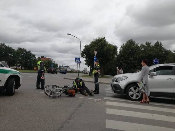 Judrioje sankryžoje visureigio vairuotoja partrenkė senolį (papildyta)