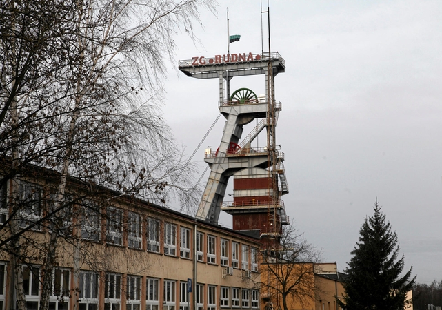 Griūties Lenkijos vario kasykloje aukų padaugėjo iki aštuonių