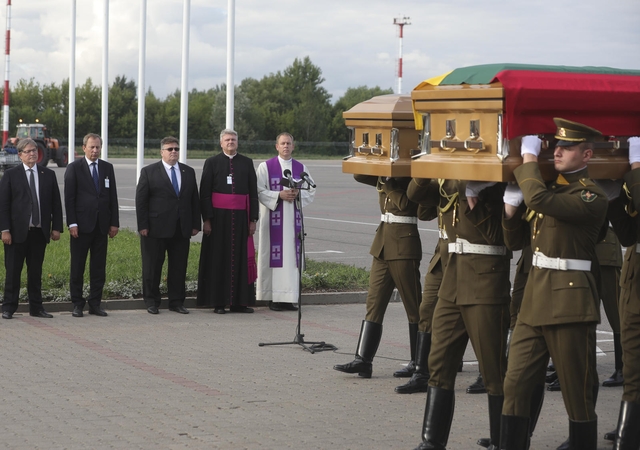 Į Lietuvą perlaidojimui atgabenti M. Biržiškos palaikai