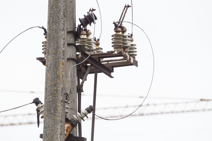 Įspėja: per škvalą negalima artintis prie elektros tinklo įrenginių