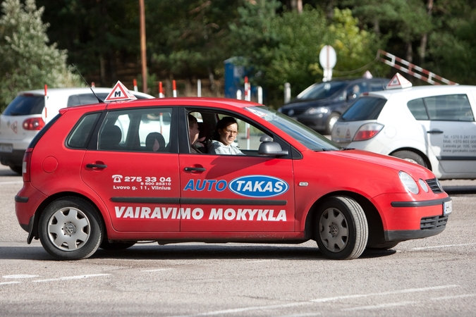 Vairavimo mokytojų kasdienybė: stropūs mokiniai, sužaloti gyvūnai, paleistas vairas