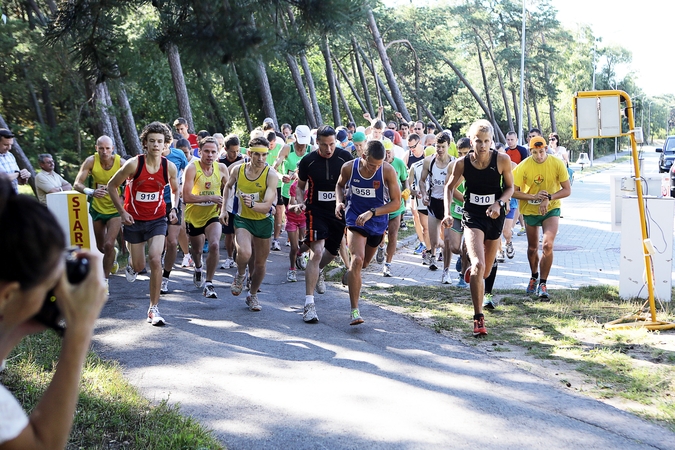 Klaipėdos pajūryje varžėsi maratono bėgikai (papildyta)