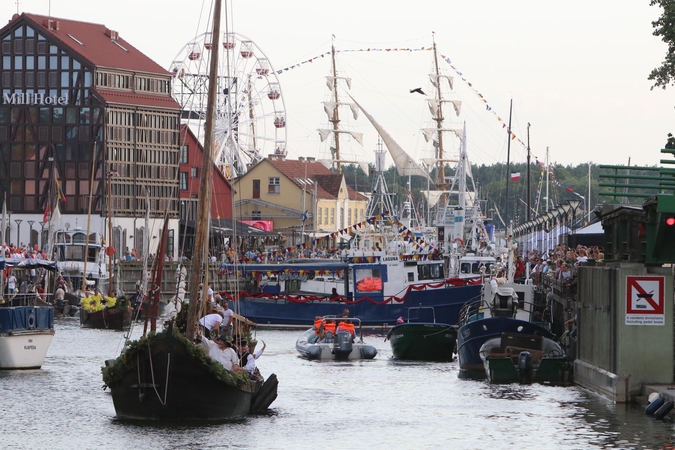 Uostamiestis pasitiko istorinių laivų flotilę