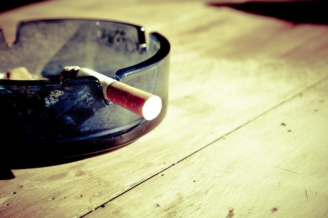 Turkijoje įgyvendinant reikalavimą nešioti kaukes uždrausta rūkyti viešose vietose