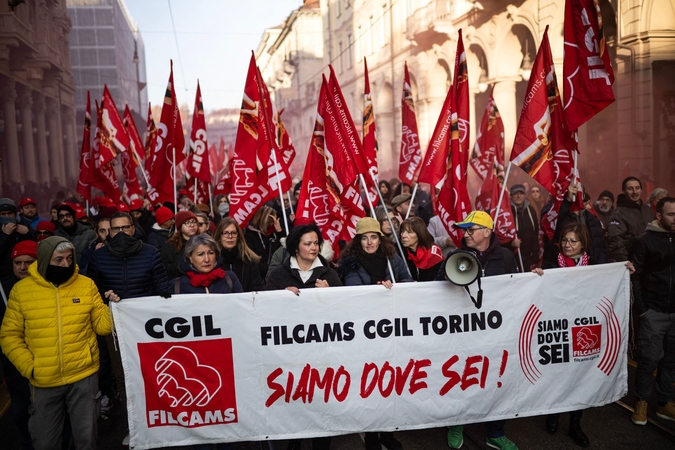 Italijoje dėl premjerės planų apkarpyti biudžetą prasidėjo masinis streikas