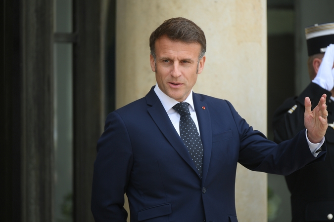 Macronas paragino reformuoti palestiniečių valdžią