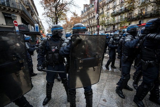Teisių gynimo grupės smerkia areštus per Paryžiaus demonstraciją