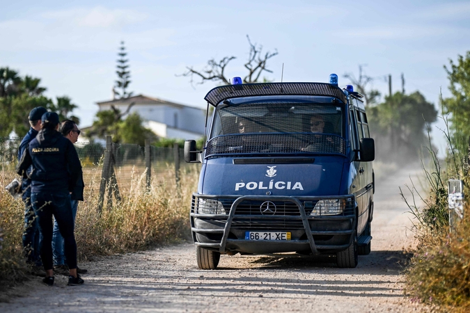Portugalijos policija teigia pradėjusi naują 2007 m. dingusios mergaitės paiešką