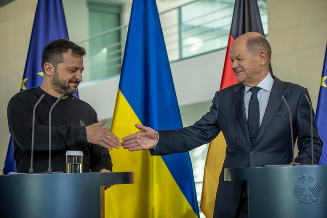 Darbą baigiantis Scholzas pokalbyje su Zelenskiu žadėjo tolimesnę paramą