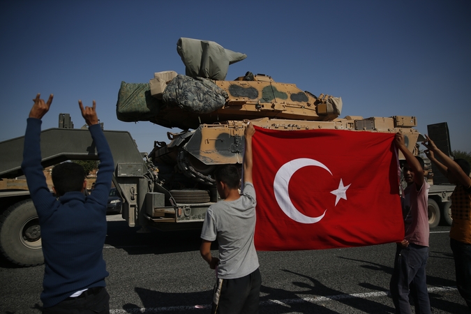 Taika Sirijoje tolsta: Turkija neketina sustabdyti karinių veiksmų prieš kurdus