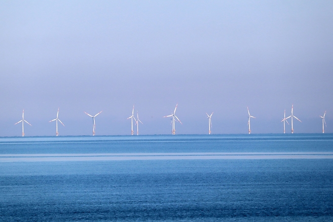 Švedijos „Vattenfall“ stabdo jūros vėjo jėgainių parko projektą