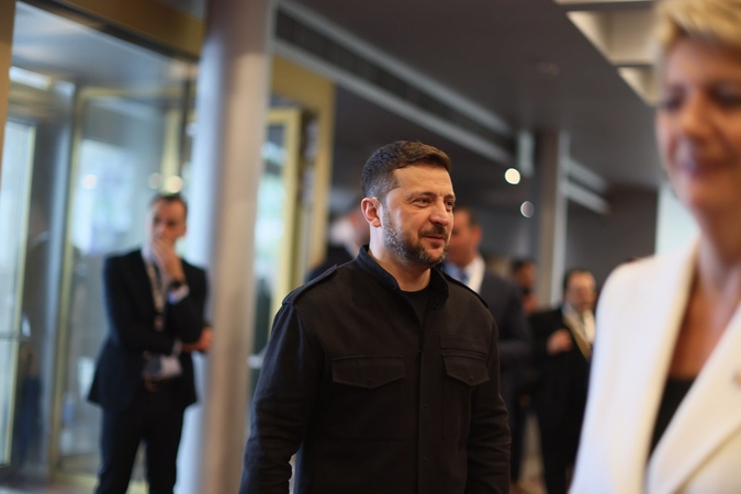 Zelenskis nurodė įsteigti nuolatinę derybų dėl karo užbaigimo grupę