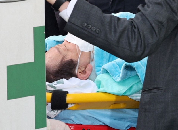 Pietų Korėjos policija surengė reidą opozicijos lyderiui į kaklą dūrusio vyro namuose
