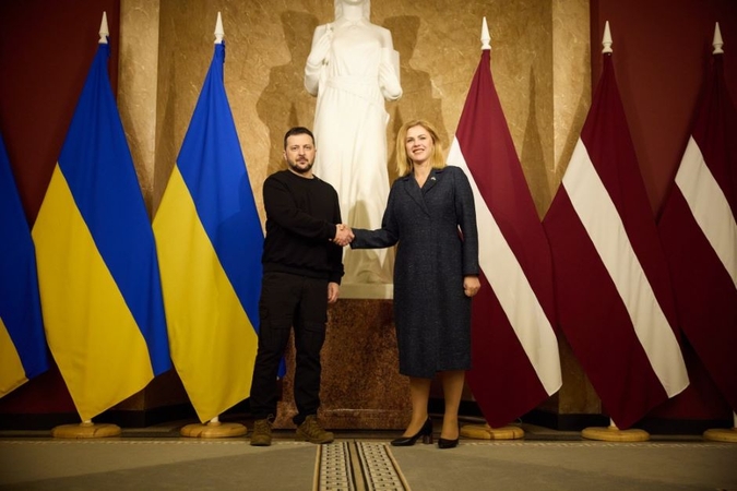 Latvijos premjerė pažadėjo tolesnę paramą Ukrainai: pergalė yra vienintelis būdas atkurti saugumą
