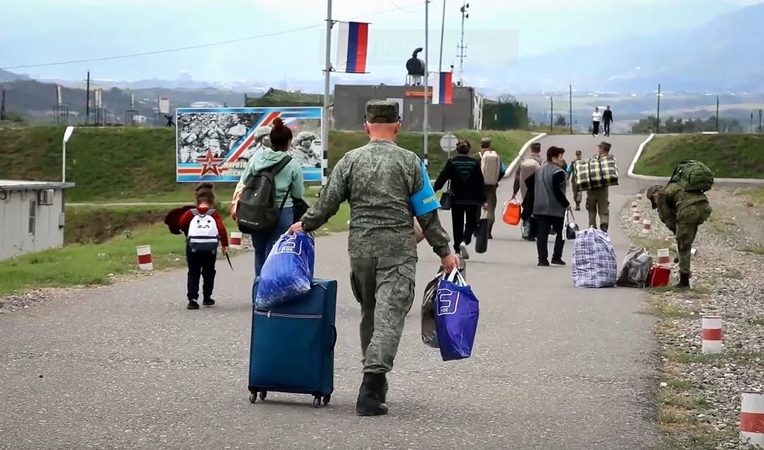 Kalnų Karabacho separatistai: Azerbaidžano kariai apsupo Stepanakertą, žmonės slepiasi