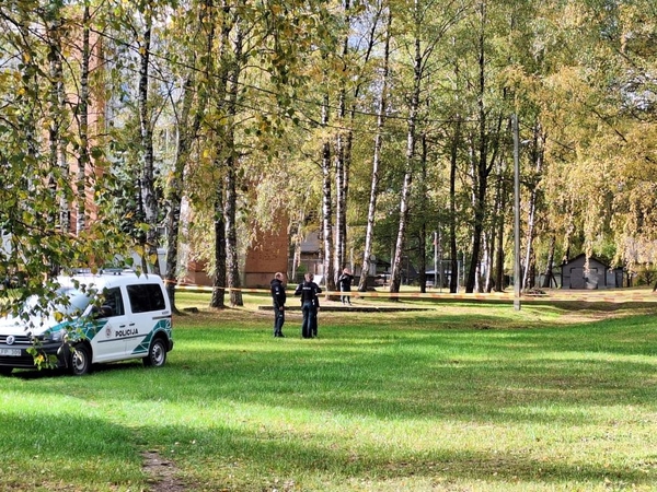 Kazlų Rūdos meras: ugdymo įstaigų teritorijoje rasta įtartina kuprinė