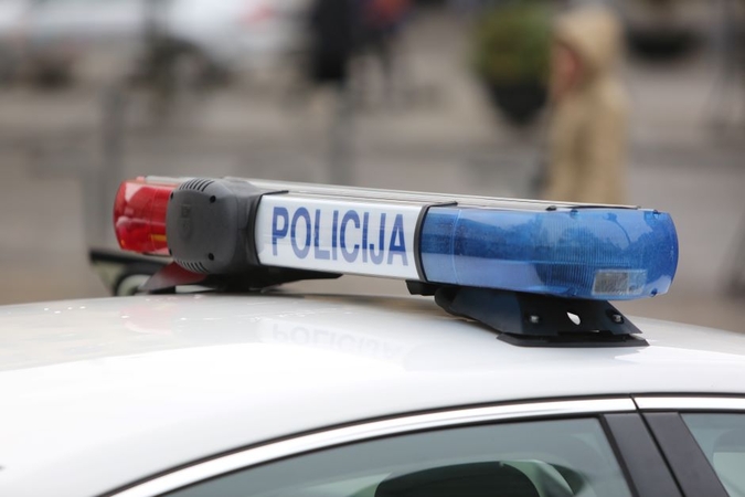 Šilalės rajone neblaivi vairuotoja nesuvaldė automobilio ir nulėkė į griovį