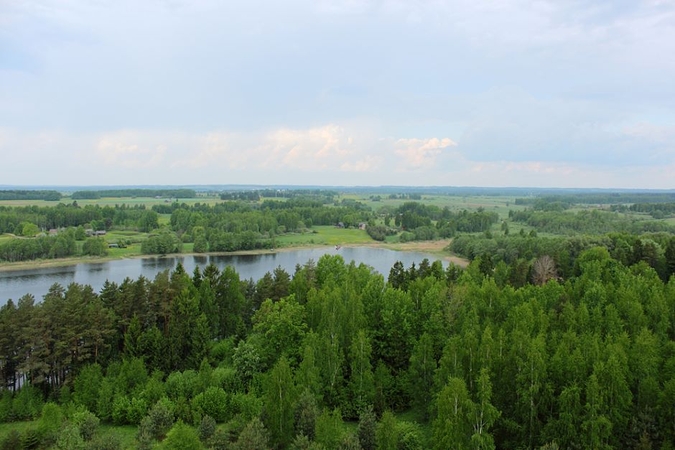 Benzininių variklių draudimas Sartų ežere kelia klausimų: parko atstovai tikina – tai būtina