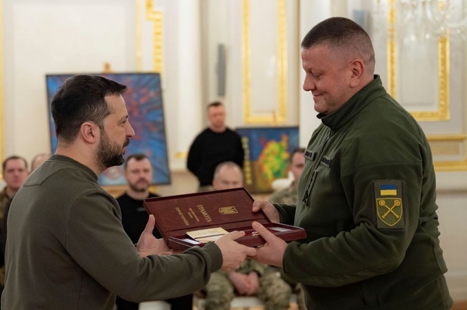 V. Zelenskis nuo karinės tarnybos atleido V. Zalužną, paskyrė jį ambasadoriumi JK