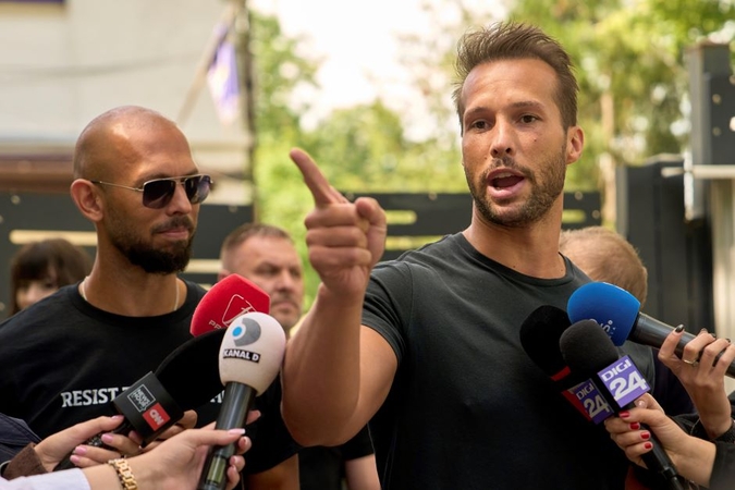 Andrew Tate'ui ir jo broliui JK pateikti kaltinimai išžaginimu