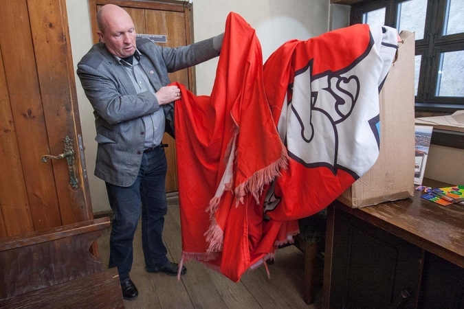 Prie Kauno pilies plevėsavusį Vytį pakeitė trispalvė