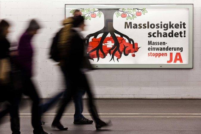 Plakatai Ciuriche agituoja stabdyti masinę imigraciją.