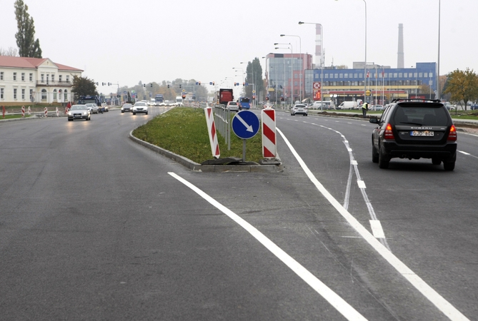 Dėl keistos sankryžos Klaipėdoje – painiava: kelias baigiasi be jokių įspėjimų