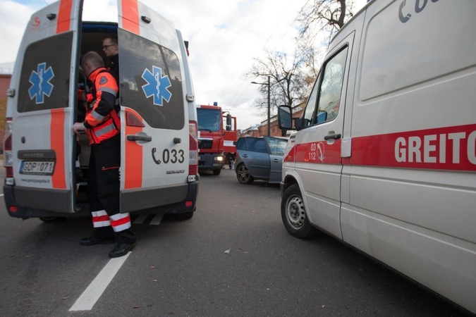 Mažeikių rajone susidūrė trys mašinos: nukentėjo keturi asmenys, tarp jų – du vaikai