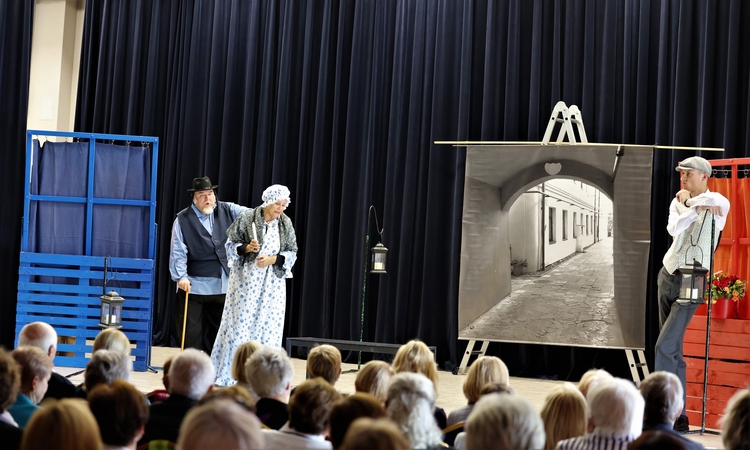 Pradžia: Kauno rajono TAU vienuolikti mokslo metai prasidėjo Voškonių teatro „Siena“ suvaidinta komedija.