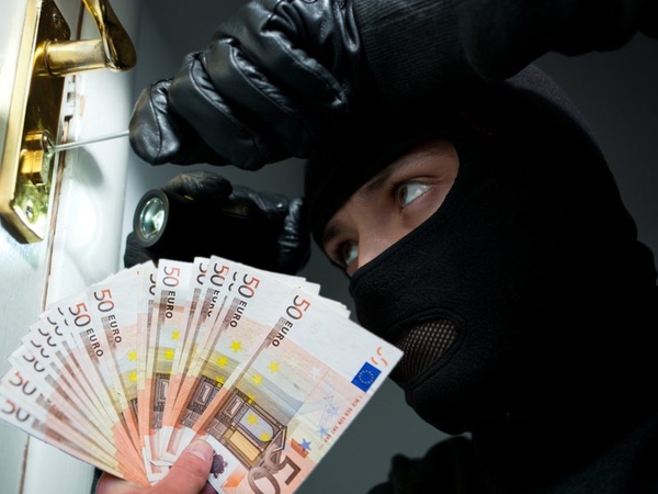 Iš buto Vilniuje pavogta per 12 tūkst. eurų