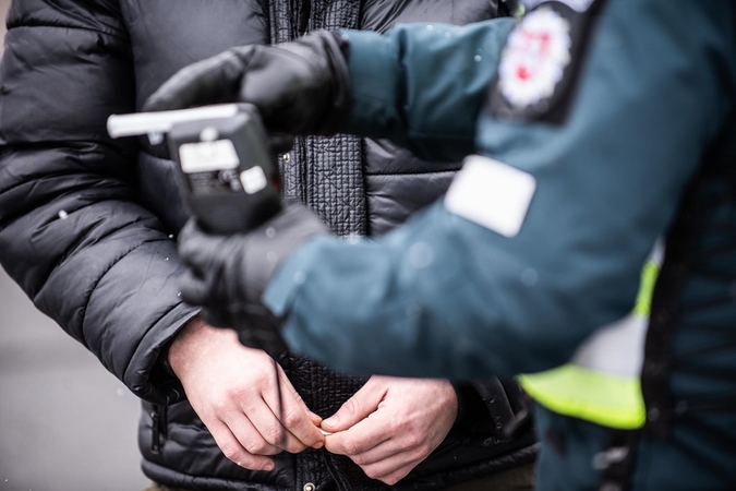 Alytaus rajone sustabdytas neblaivus karys savanoris