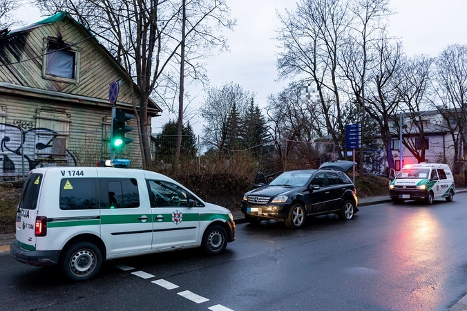 Beprotiškos gaudynės Šalčininkuose: paleido vairą ir persėdo ant galinės sėdynės