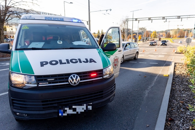 Vilniuje nuo kelio nuvažiavęs ir šviesoforą taranavęs girtas vyras – Lietuvos kariuomenės karys