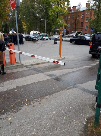 Nelaimė Marijampolėje: po automobilių susidūrimo partrenktas perėja ėjęs vyras