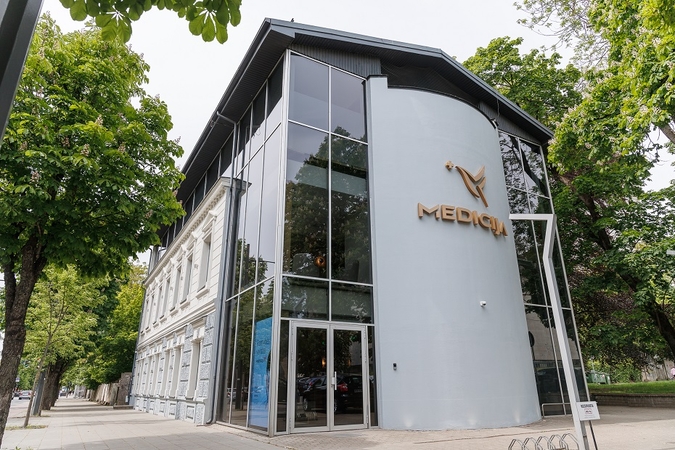 Besiplečianti klinika Kaune persikėlė į naujas patalpas miesto centre – į Kauno šv. arkangelo Mykolo bažnyčios ir Mykolo Žilinsko galerijos kaimynystę – Kęstučio g. 24. 