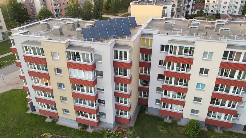 Daugiabutis po modernizacijos.
