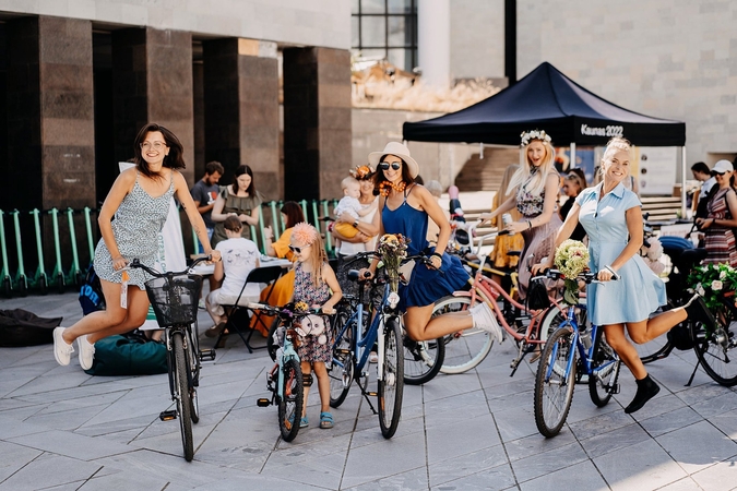 Patogu: minti dviračių pedalų, anot moterų, nei sijonai, nei suknelės netrukdo.