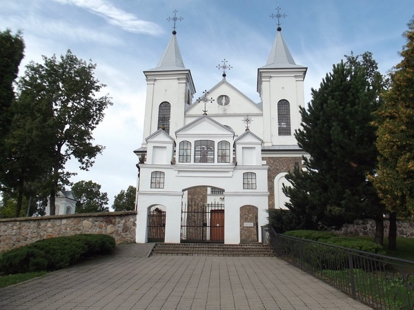 Restauruota Laukuvos Šv. Kryžiaus Atradimo bažnyčia