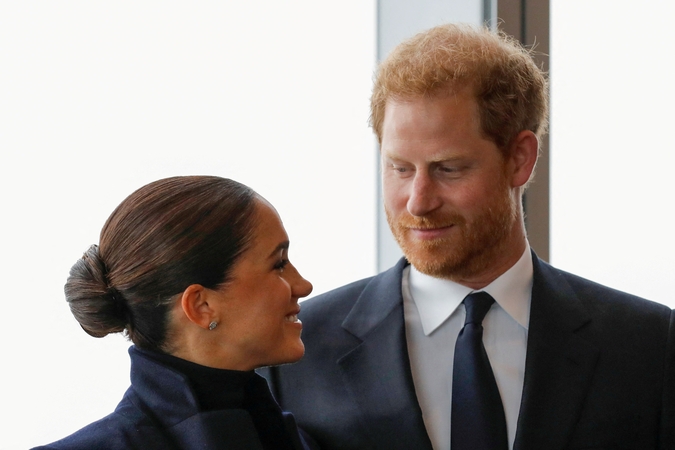 Princas Haris su žmona Meghan aplankė karalienę Elžbietą II