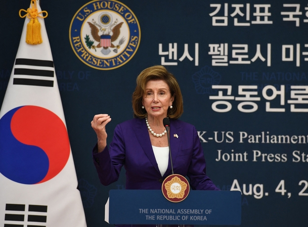 N. Pelosi ketina apsilankyti dar vienoje konfliktinėje zonoje