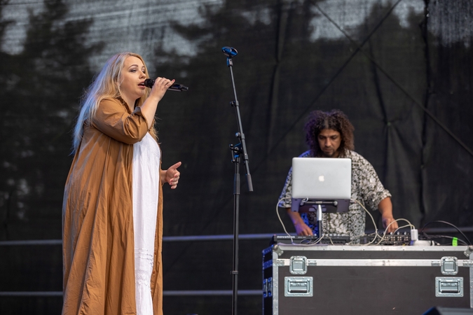 Nuo verpimo ratelio prasidėjusios „Elektroninės Sutartinės“ pristato debiutinį albumą ir planus