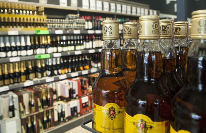 Šiauliuose vyras alkoholinius gėrimus iš tos pačios parduotuvės vogė tris dienas